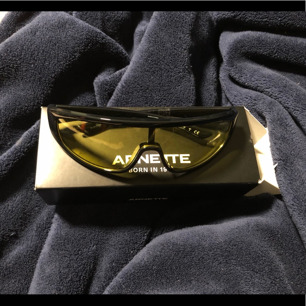 Arnette clayface sunglasses black-yellow